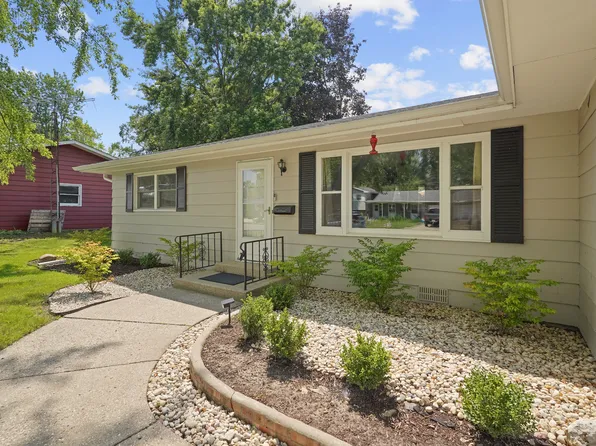 582 Phillips Cir, Antioch, IL 60002
