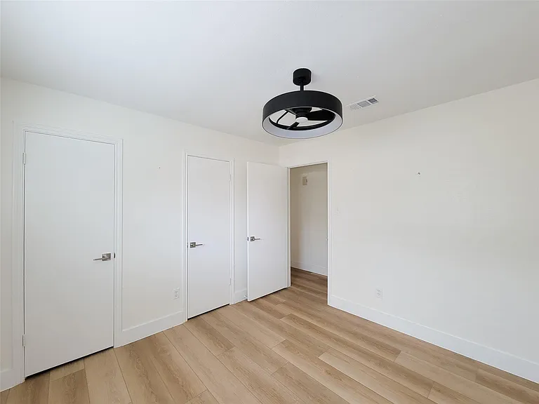 8103 Wind Forest Dr — Photo 22