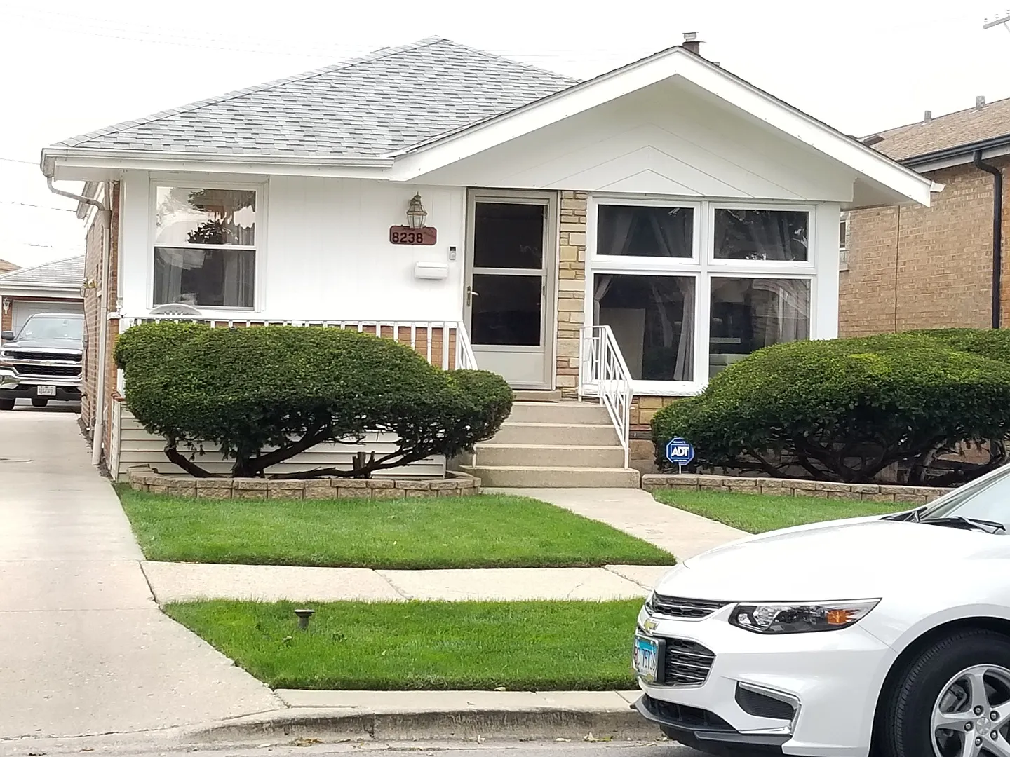 8238 S California Ave photo 1