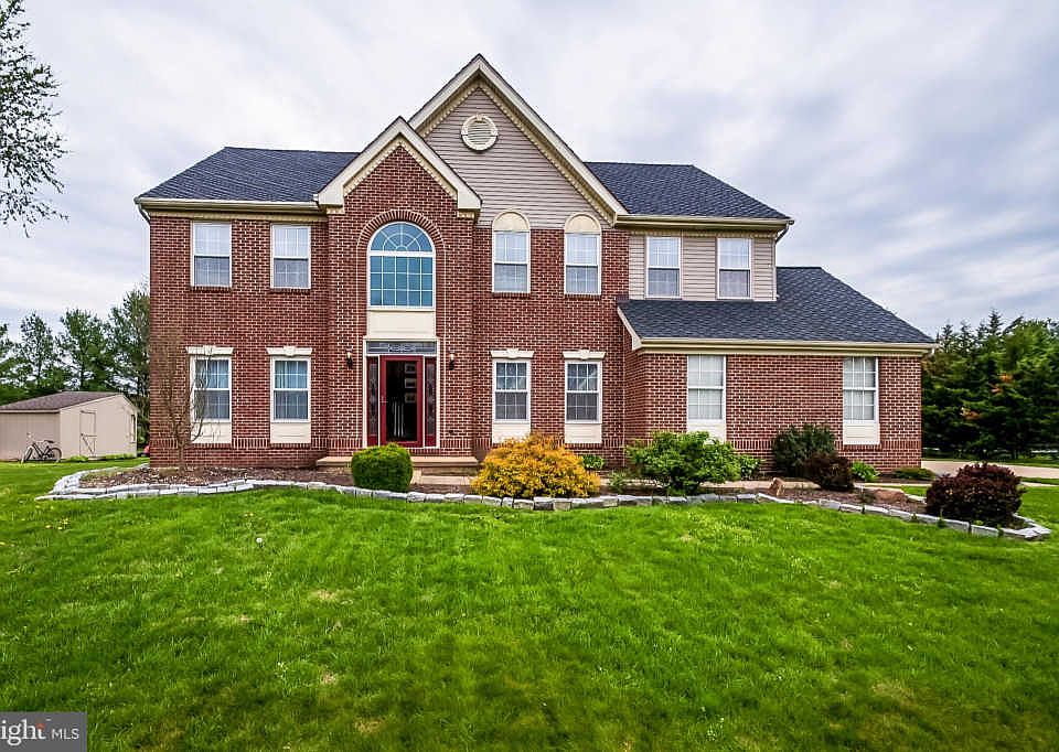 1st image of 111 Bohemian Dr