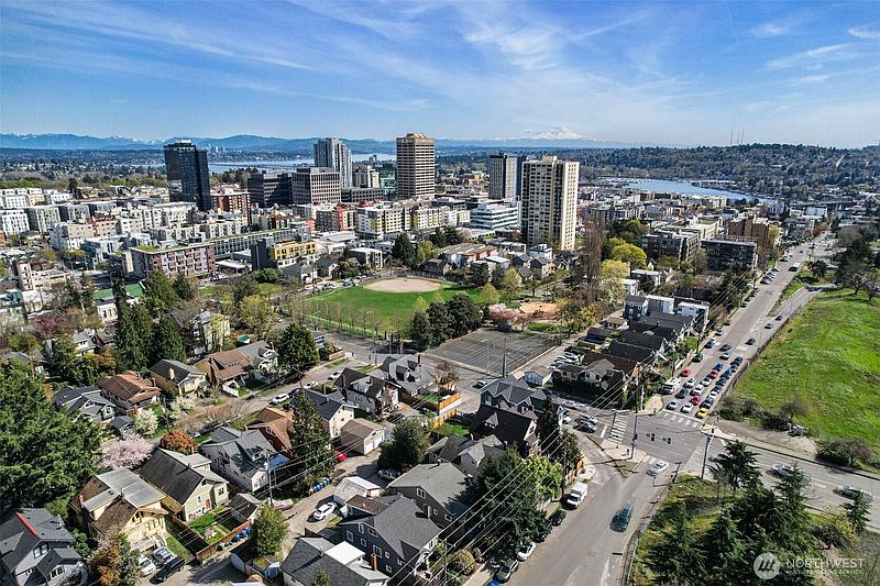 4th image of 5016 7th Ave Ne