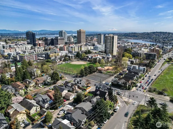5016 7th Ave Ne, Seattle, WA 98105