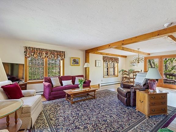 5th image of 11 Carlson Ln