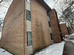 5900 Forest View Rd APT 1A, Lisle, IL 60532