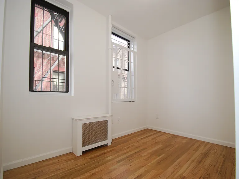 263 W 19th St #4NW — Photo 2