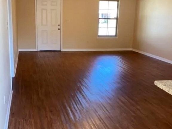 3rd image of 40 Leslie Ln