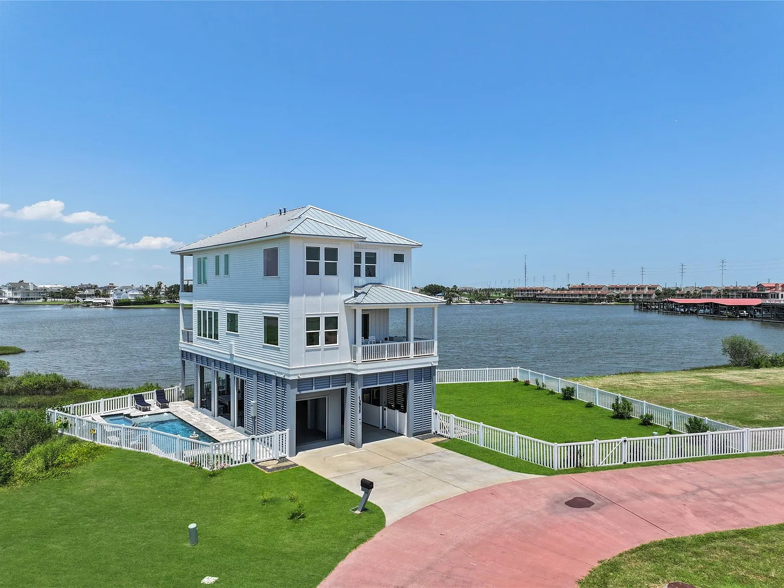 4 bed, 4.5 bath, 2566 sqft, $7,500 — Photo 2