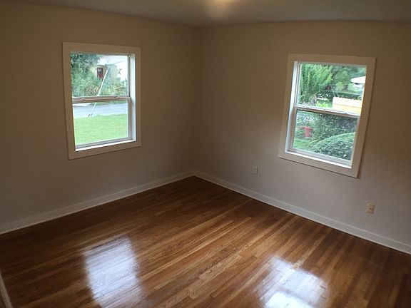 4th image of 1307 E Elm St