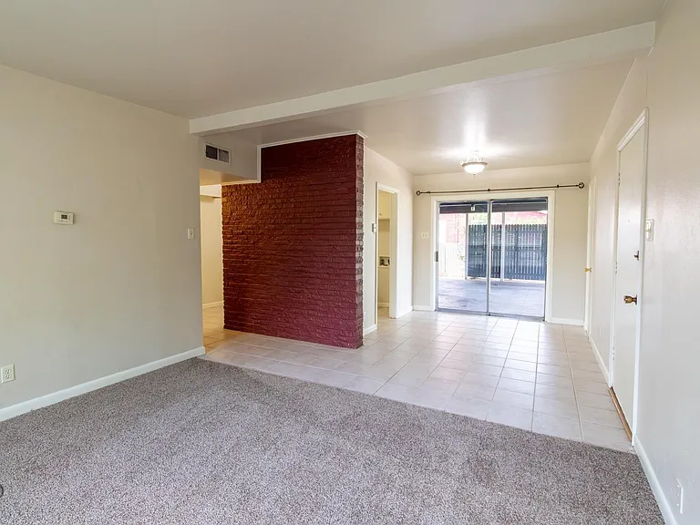 609 W Texas Ave — Photo 6