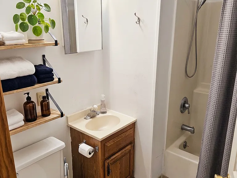 423 State St #2 — Photo 6