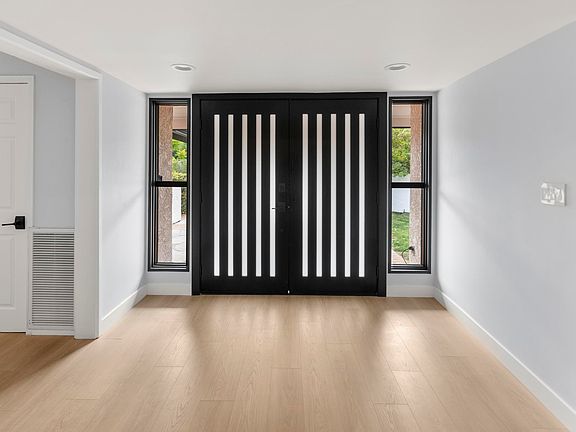 2nd image of 23730 Park Madrid