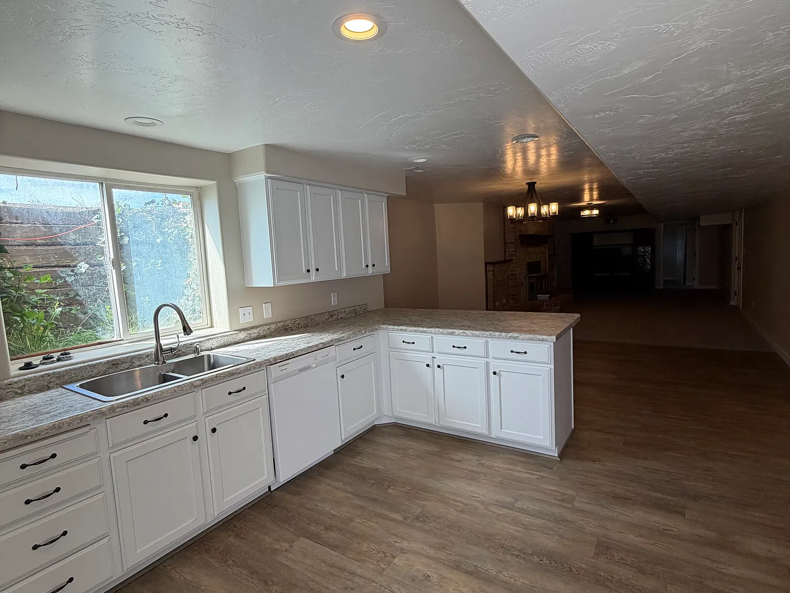 2 bed, 1800 sqft, $1,800 — Photo 2