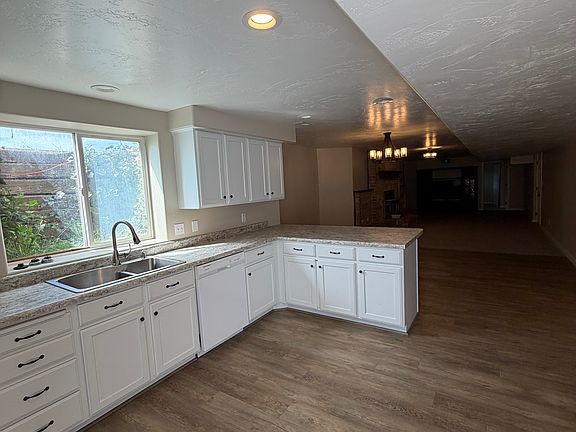 3rd image of 817 N 200th St E