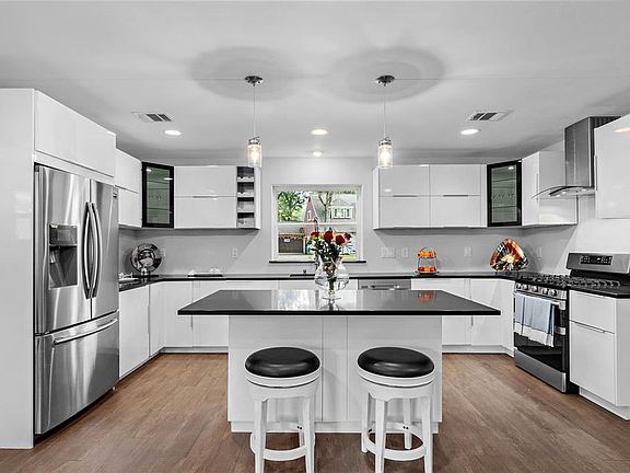 3rd image of 14802 Bramblewood Dr