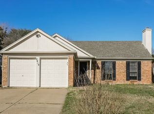 2410 Bentley Dr, Grand Prairie, TX 75052