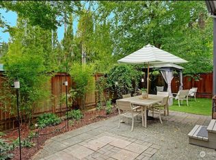 19122 Ballinger Way NE #122, Lake Forest Park, WA 98155