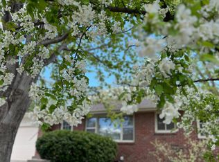 518 Skyway Rd, Lincoln, NE 68505