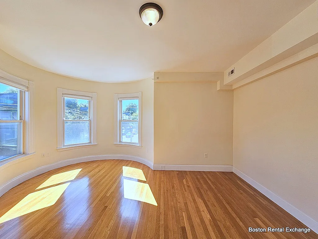 3 bed, 1800 sqft, $4,000 — Photo 3