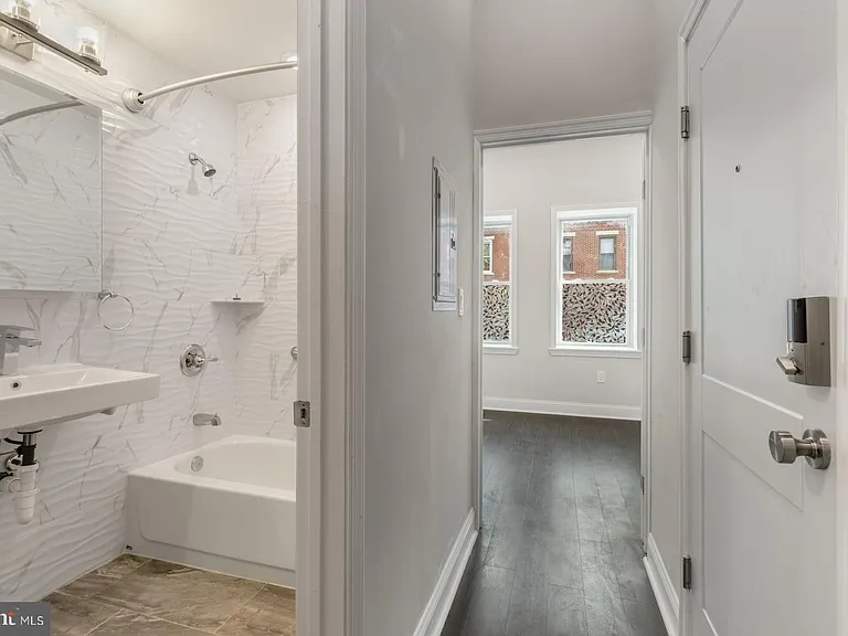 624 N 35th St #1 — Photo 5