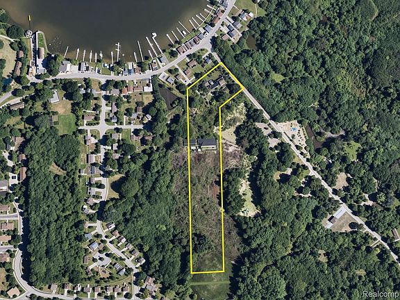 5th image of 722 Seven Mile Rd