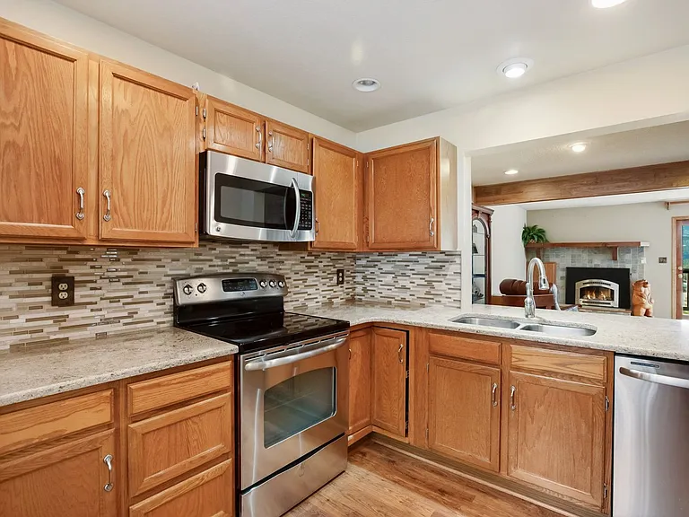 590 Greenway Ct #A — Photo 17