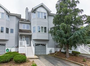 316 Scarlet Ct #31F6, Toms River, NJ 08753