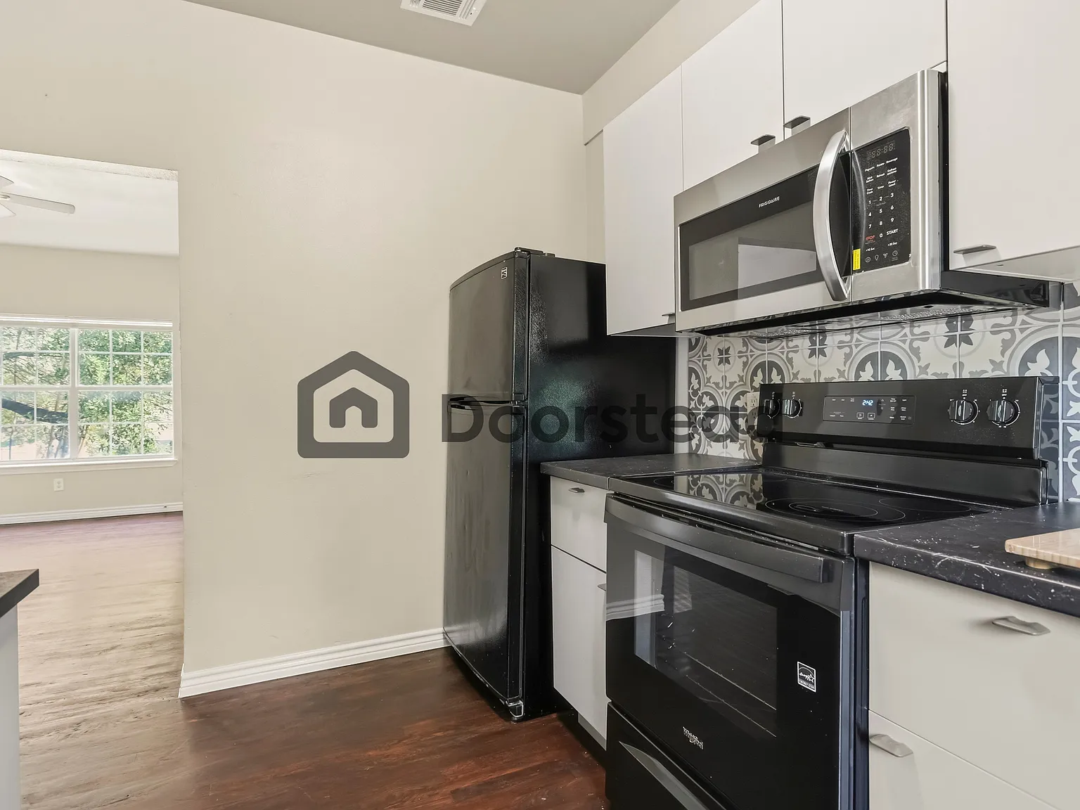 2 bed, 1.0 bath, 567 sqft, $1,325 — Photo 4
