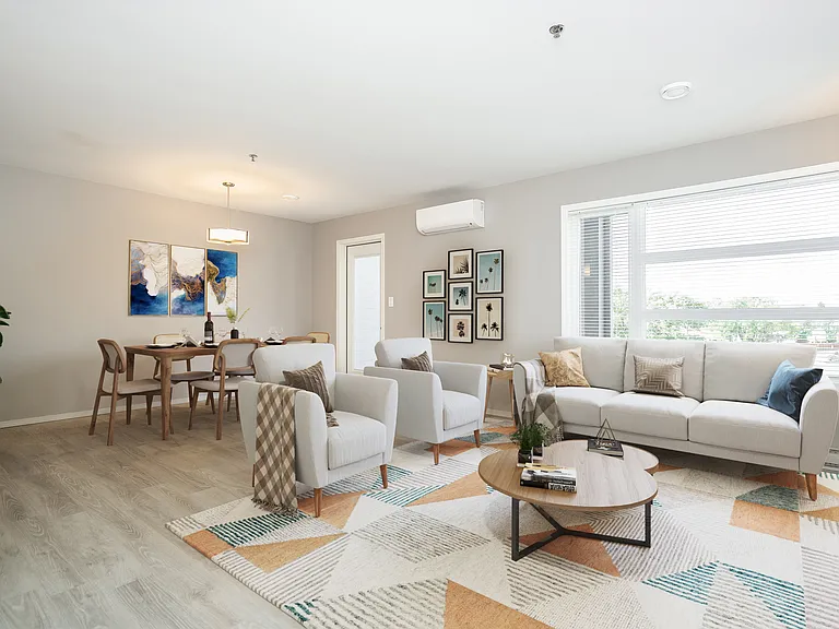 2096 De Vries Ave — Photo 9