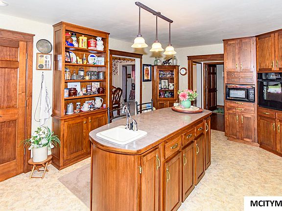 5th image of 20688 Spruce Ave