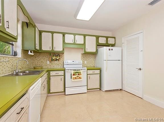 Eat-in kitchen door leads to laundry room