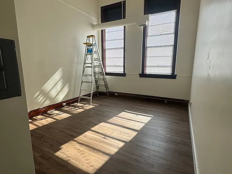 1107 E Kentucky St — Photo 2