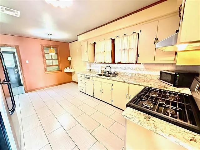 537 E William David Pkwy — Photo 4