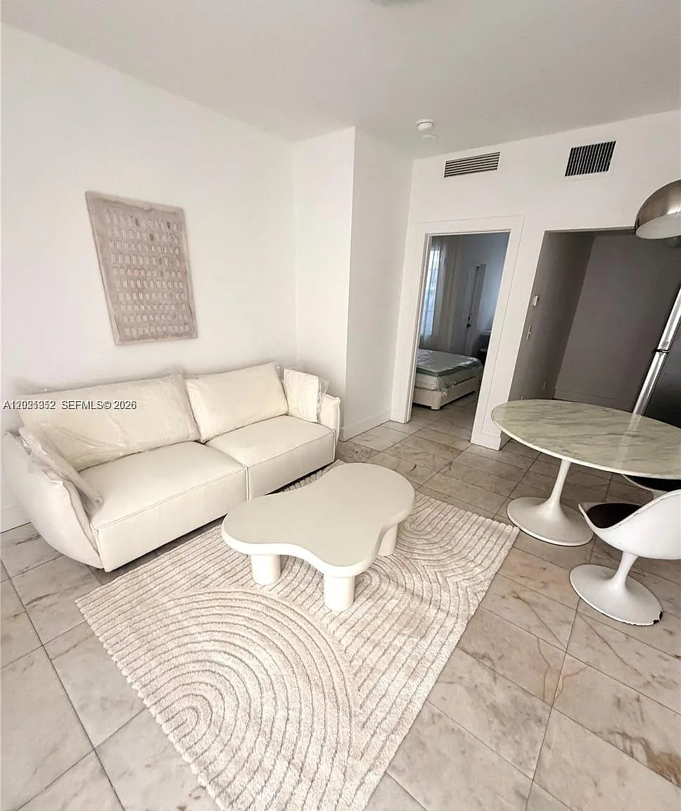 First On 8th Condo — Photo 2