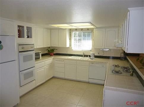 5th image of 923 E El Camino St