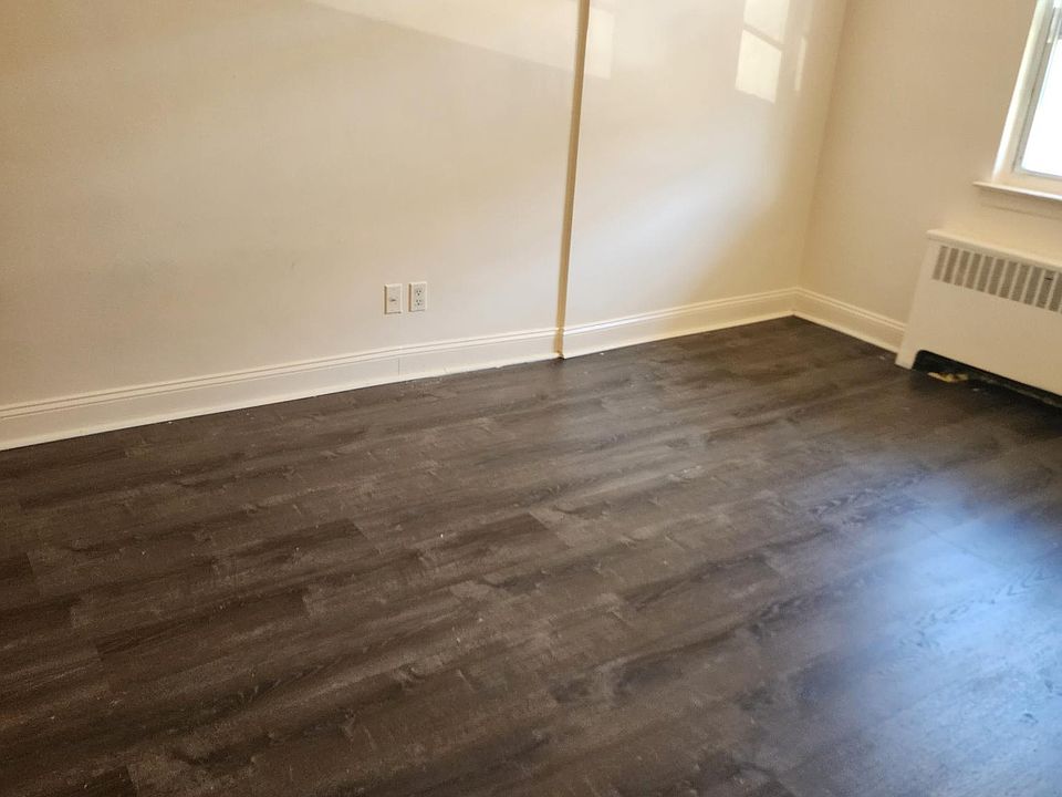 2nd image of 2732 Matthews Ave #1