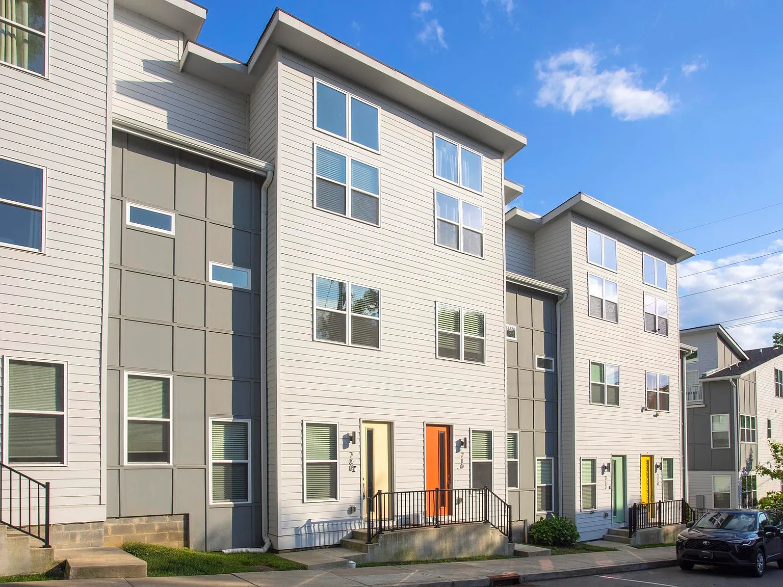 3 bed, 2.5 bath, 1851 sqft, $2,750 — Photo 1