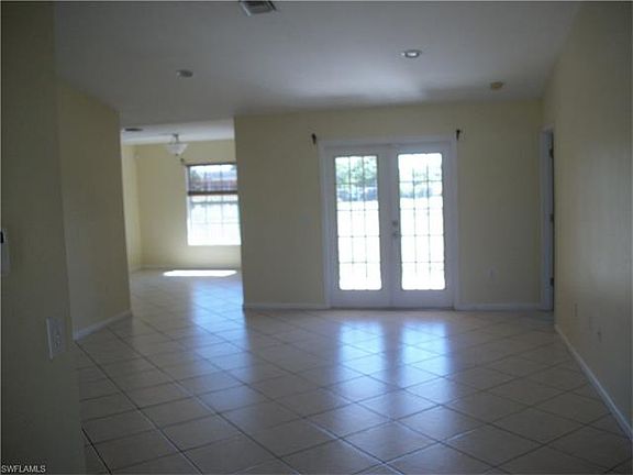 3rd image of 310 W Sugarland Cir