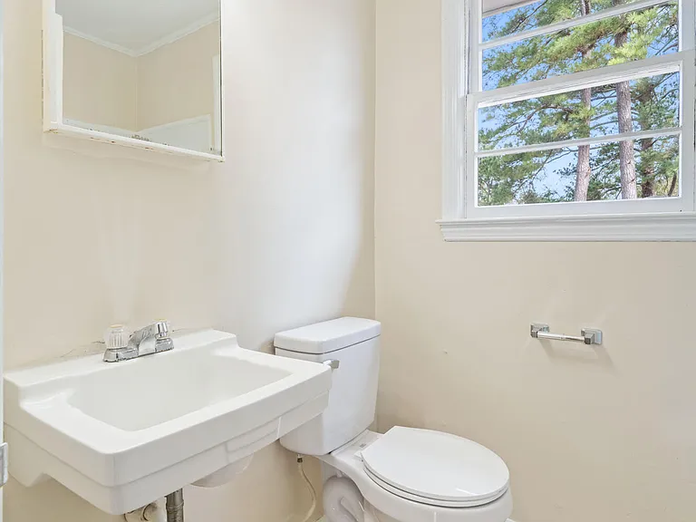 2272 Onslow Dr — Photo 9