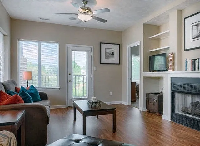 Kings Pointe Apartments — Photo 6