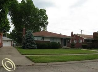 8226 Lochdale St, Dearborn Heights, MI 48127