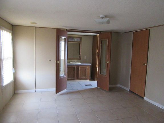 4th image of 2009 Greenway St