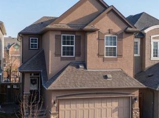 30 SW Cranarch Vw SE, Calgary, AB T3M2J3