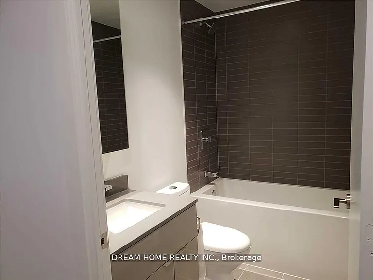 7 Grenville St #810 — Photo 9