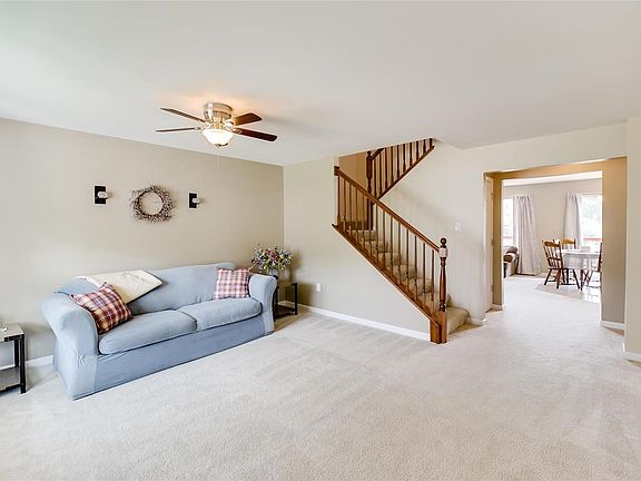 Large rooms, great for entertaining!