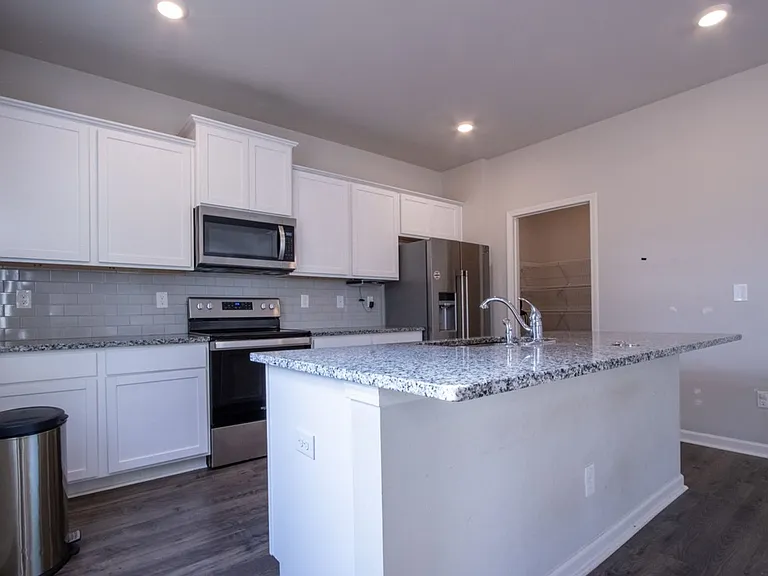 325 Park West Blvd — Photo 9