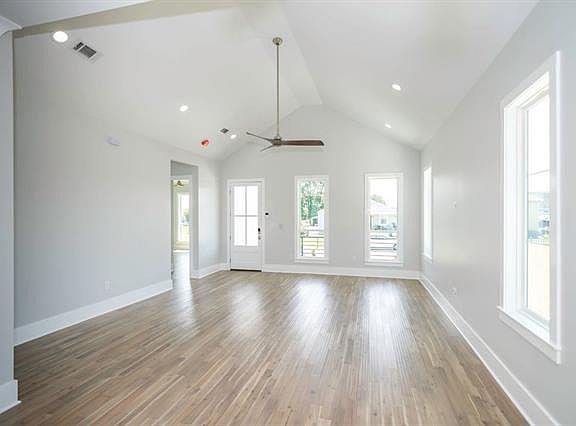 5th image of 5417 Spain St