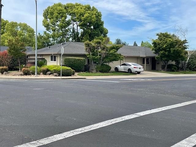 1st image of 2320 W Yosemite Dr