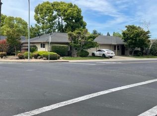 2320 W Yosemite Dr, Lodi, CA 95242