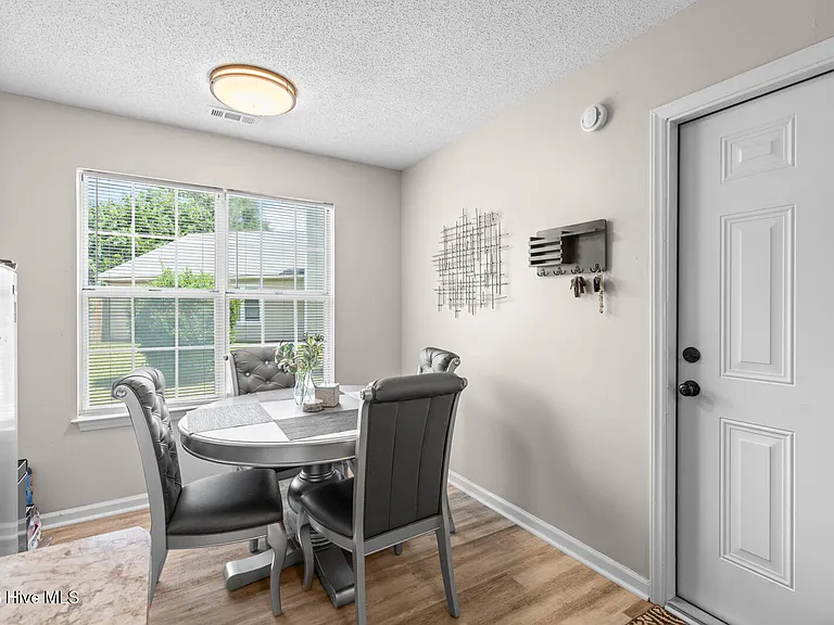 211 Clydesdale Ct — Photo 14