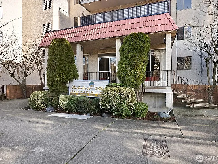9030 Seward Park Ave S #411 — Photo 27